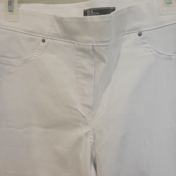 89th & Maddison Casual White Pull On Pants NWOT in Med - Picture 6 of 6